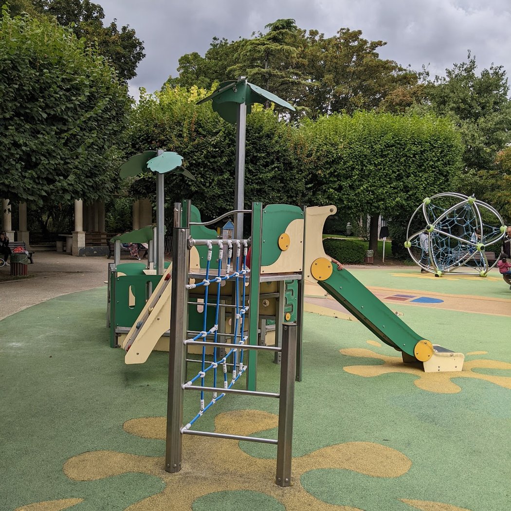 Aire de jeux pour enfants 1
